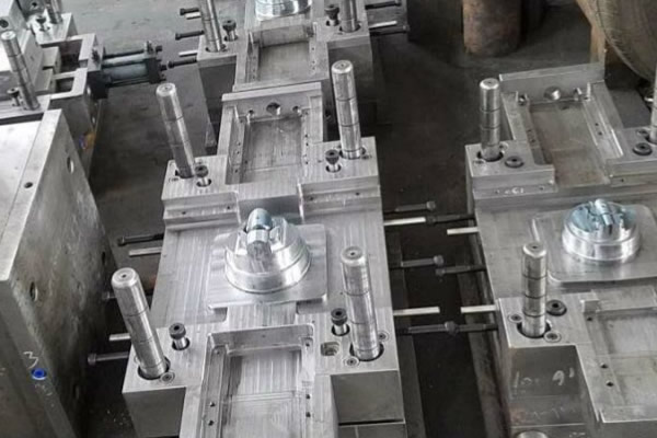 模具里面什么叫上模、下模？